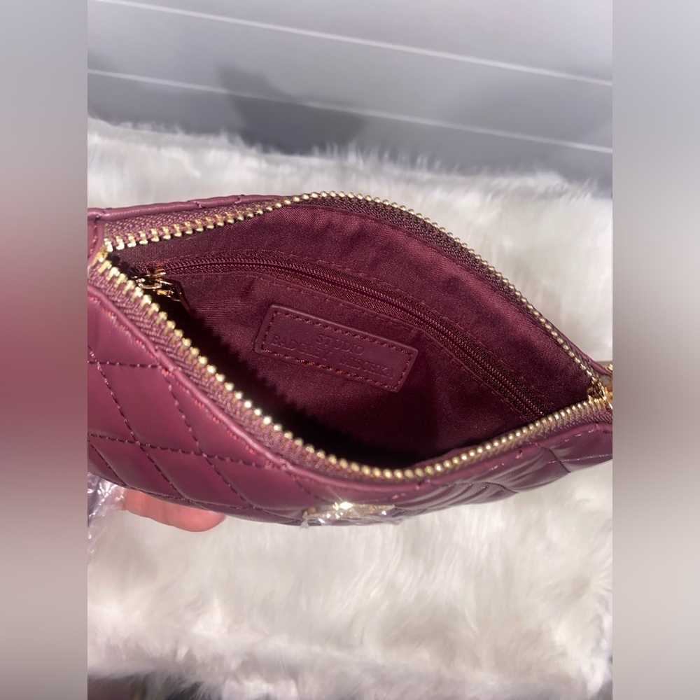 BADGLEY MISCHKA | Diamond Quilted Pattern Vegan Leather Wristlet | Burgundy - Picture 4 of 10